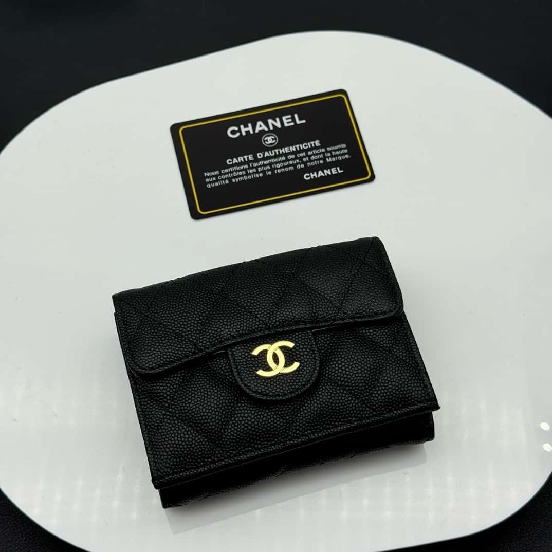 [Chanel] Classic CF line caviar leather trifold wallet - a luxurious new spring/summer item.