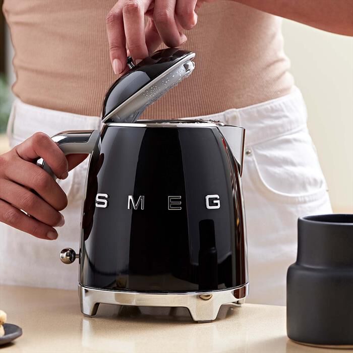 SMEG - Mini Bollitore 50's Style – KLF05BLEU-Nero