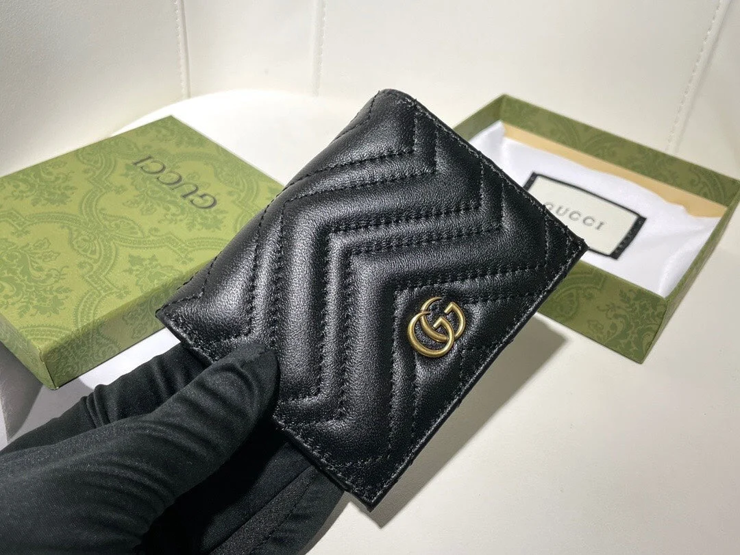 【Gucci】A highly popular folding wallet in two colors! An extremely practical item!