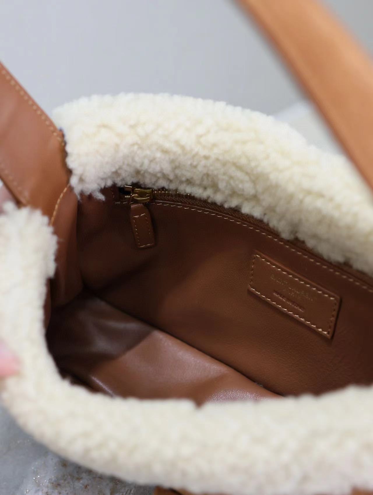 Fashion 9.8″x5.5″x2.4″ Adjustable Strap Cashmere Handbag BB-921171
