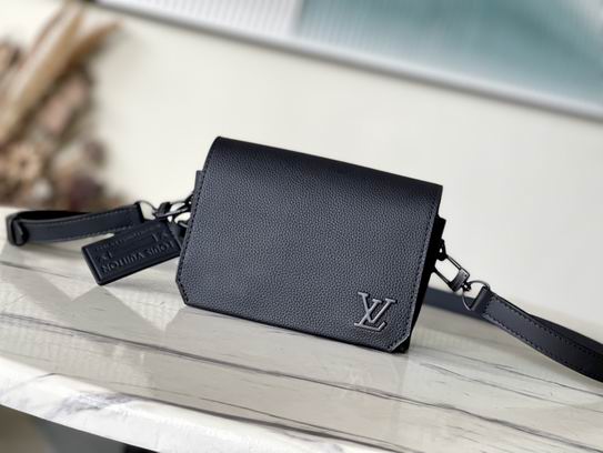 LV  Messenger Bags 17.3x12x7cm