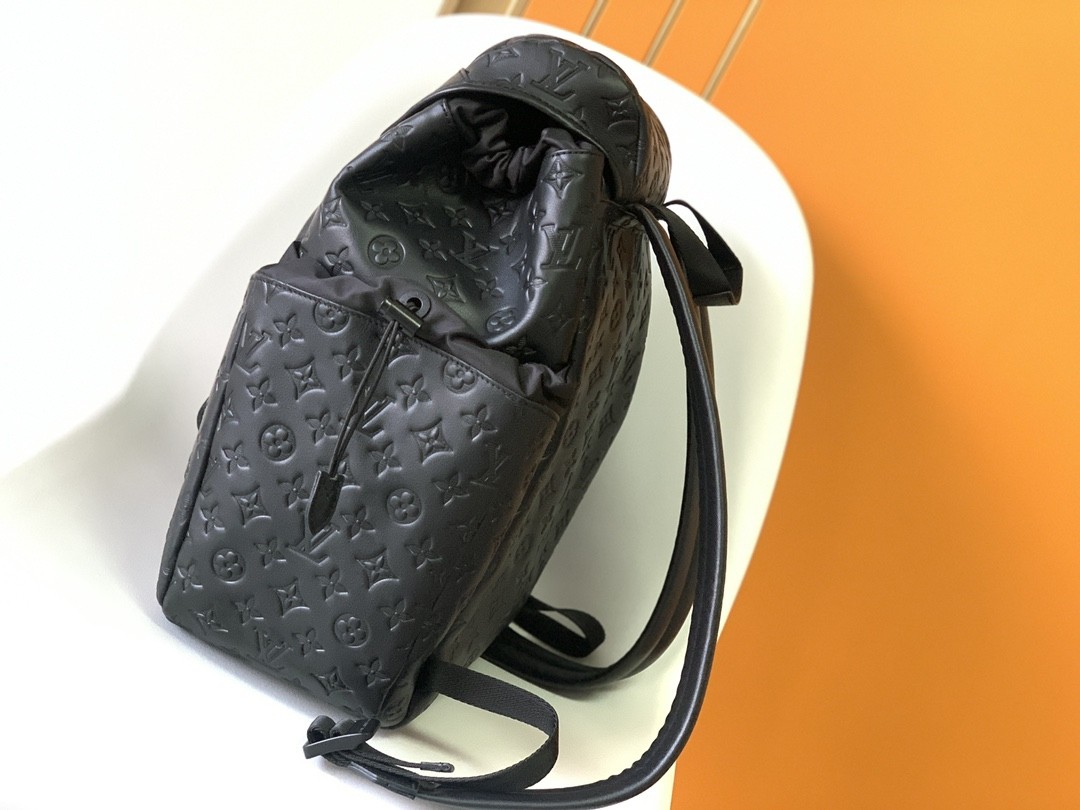LV Discovery Backpack M43680 Size：35x54.5x19cm
