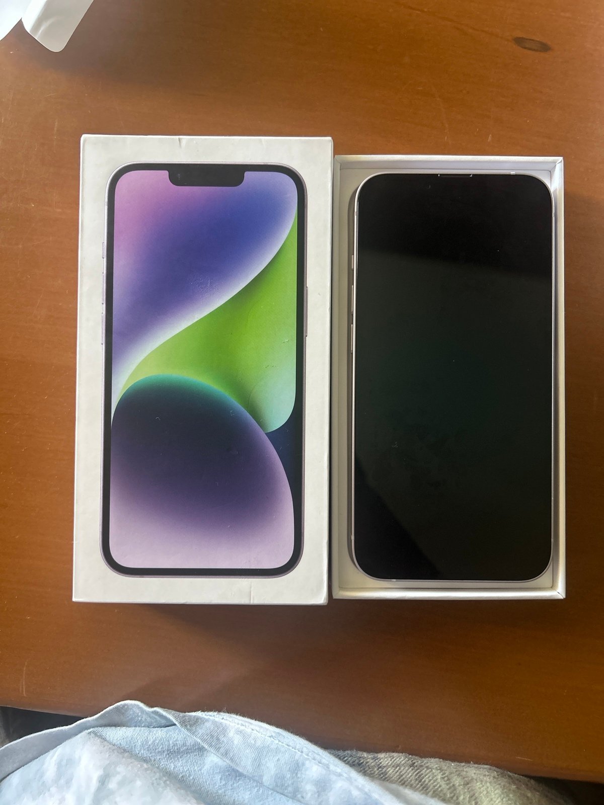iPhone 14 2D37