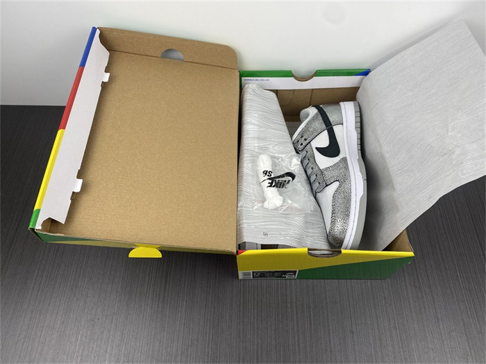 NK Dunk Low Golden Gals Metallic Silver DO5882-001
