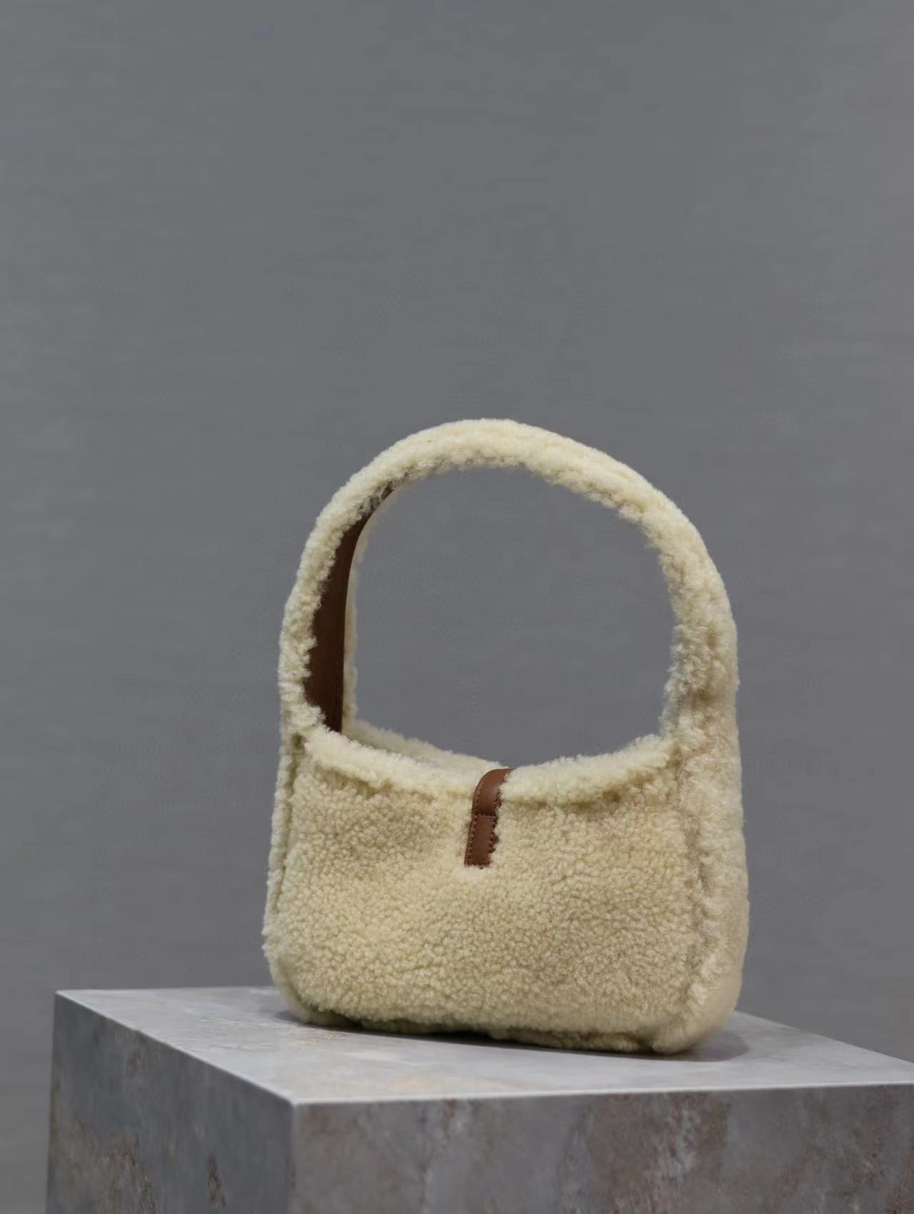 7.5″x4.5″x1.8″ Cashmere Handbag BB-921169