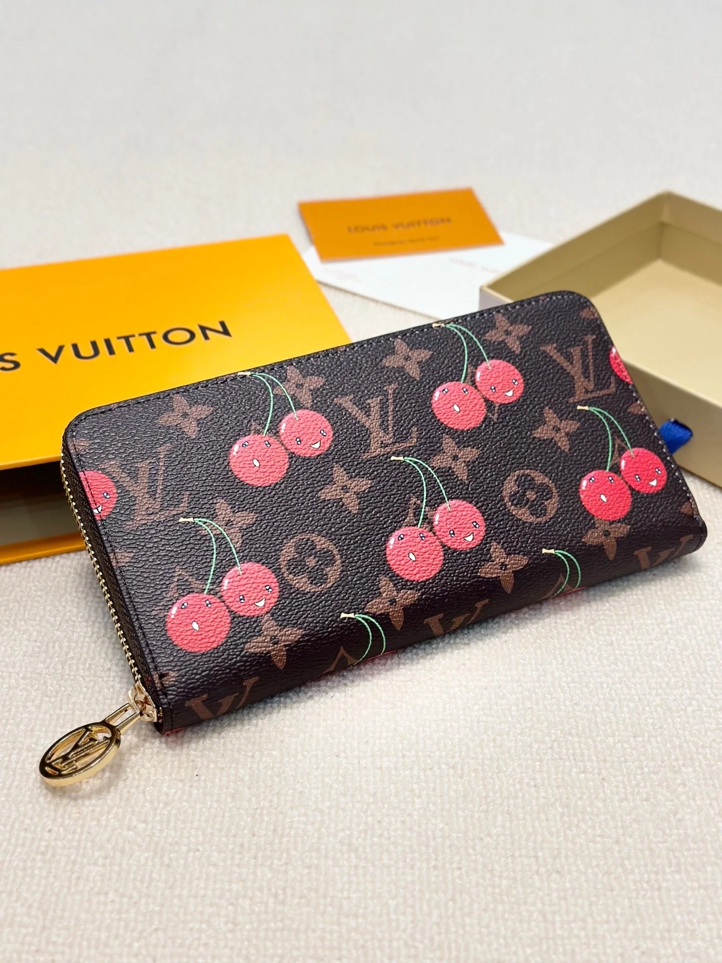 Louis Vuitton Zippy Wallet Monogram ♪ Cherry