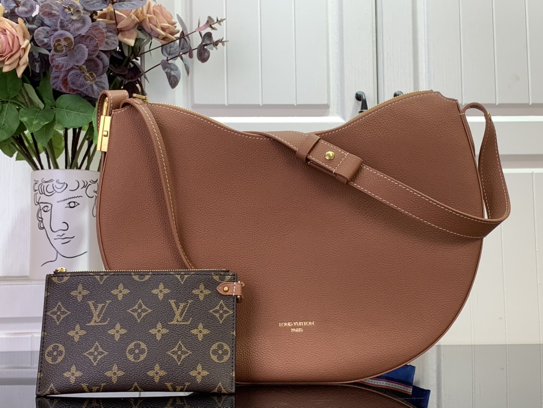 LOUIS VUITTON M14642 Low Key Cookie MM