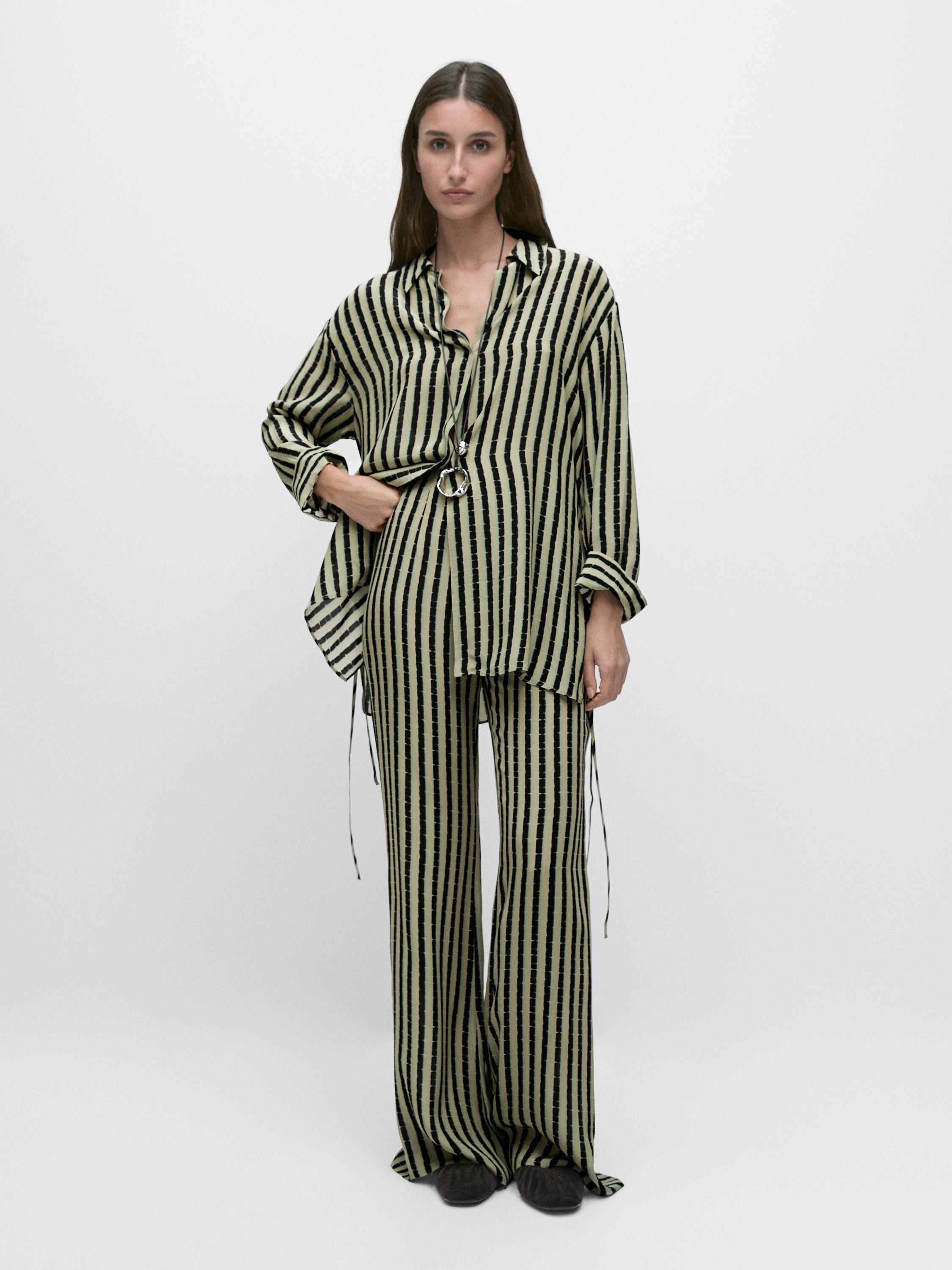 Pantalón rayas flare fit