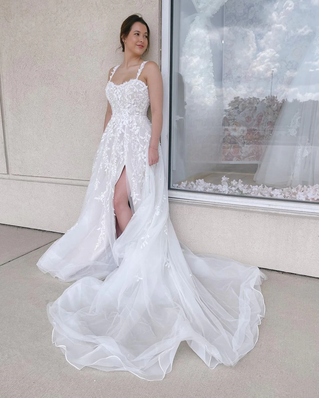 Charming A Line Sweetheart Tulle Wedding Dress with Appliques
