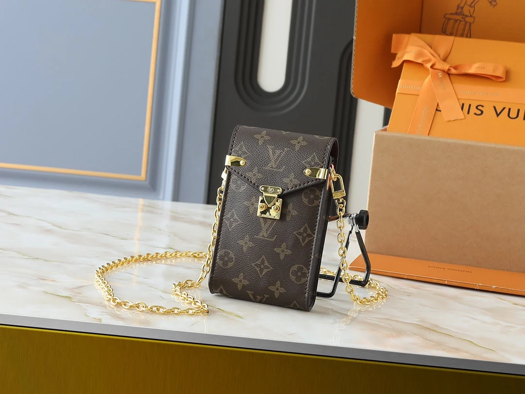 【Louis Vuitton】Limited Edition ◆ Extremely Popular ♪ Phone Pouch Metis M13572 - You'll want it right away!