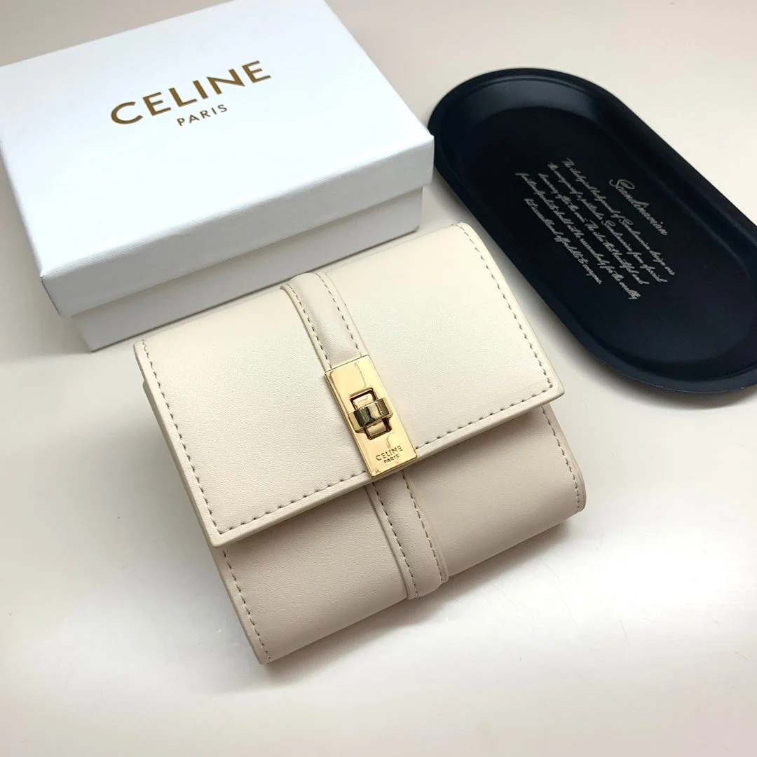 [Celine] Simple and elegant, with mature charm, suitable for any occasion.