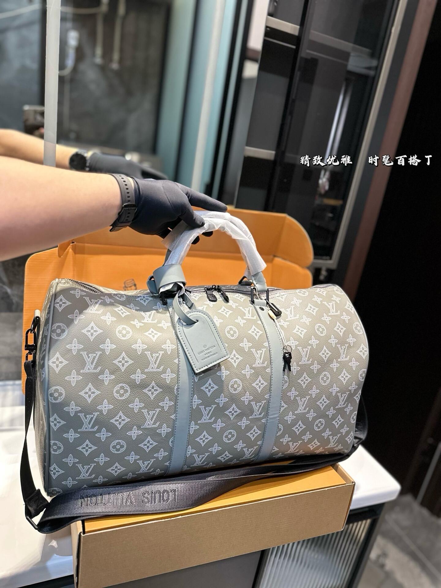 LV   Keepall Bandouliere Size：50*23*29CM
