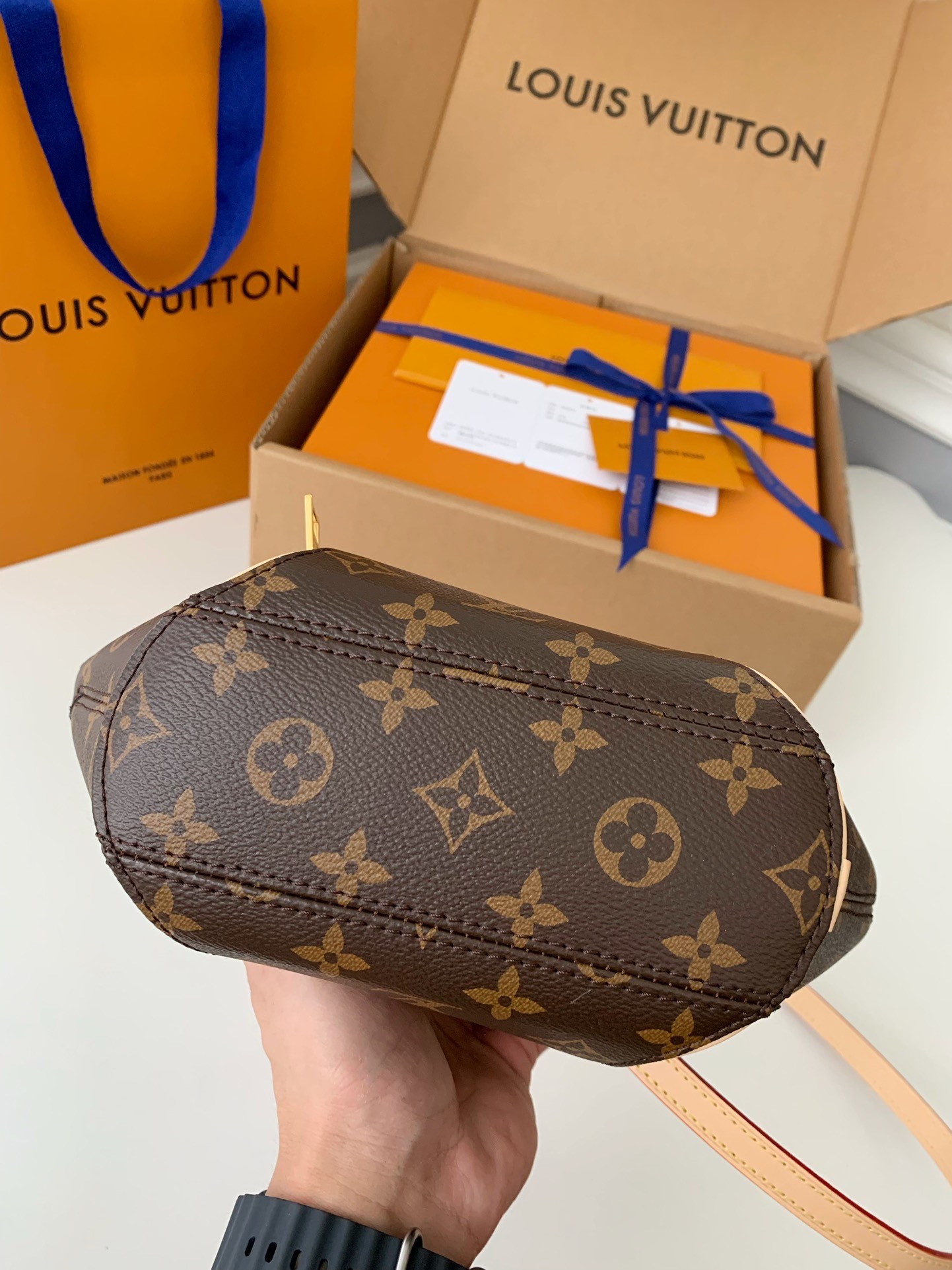 LV ELLIPSE 28*21*8cm