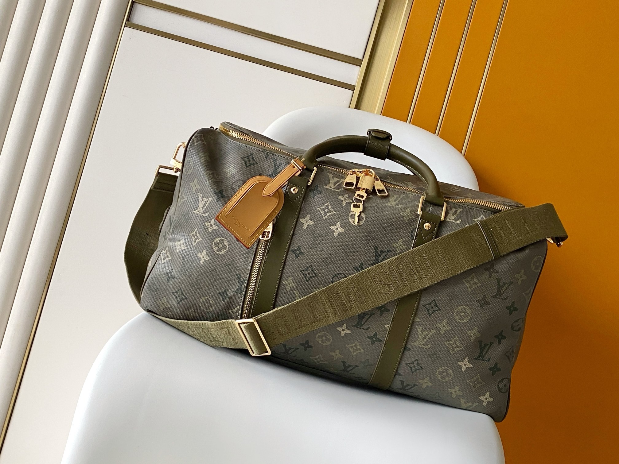 LV Travelling bag M26964 50X29X34CM