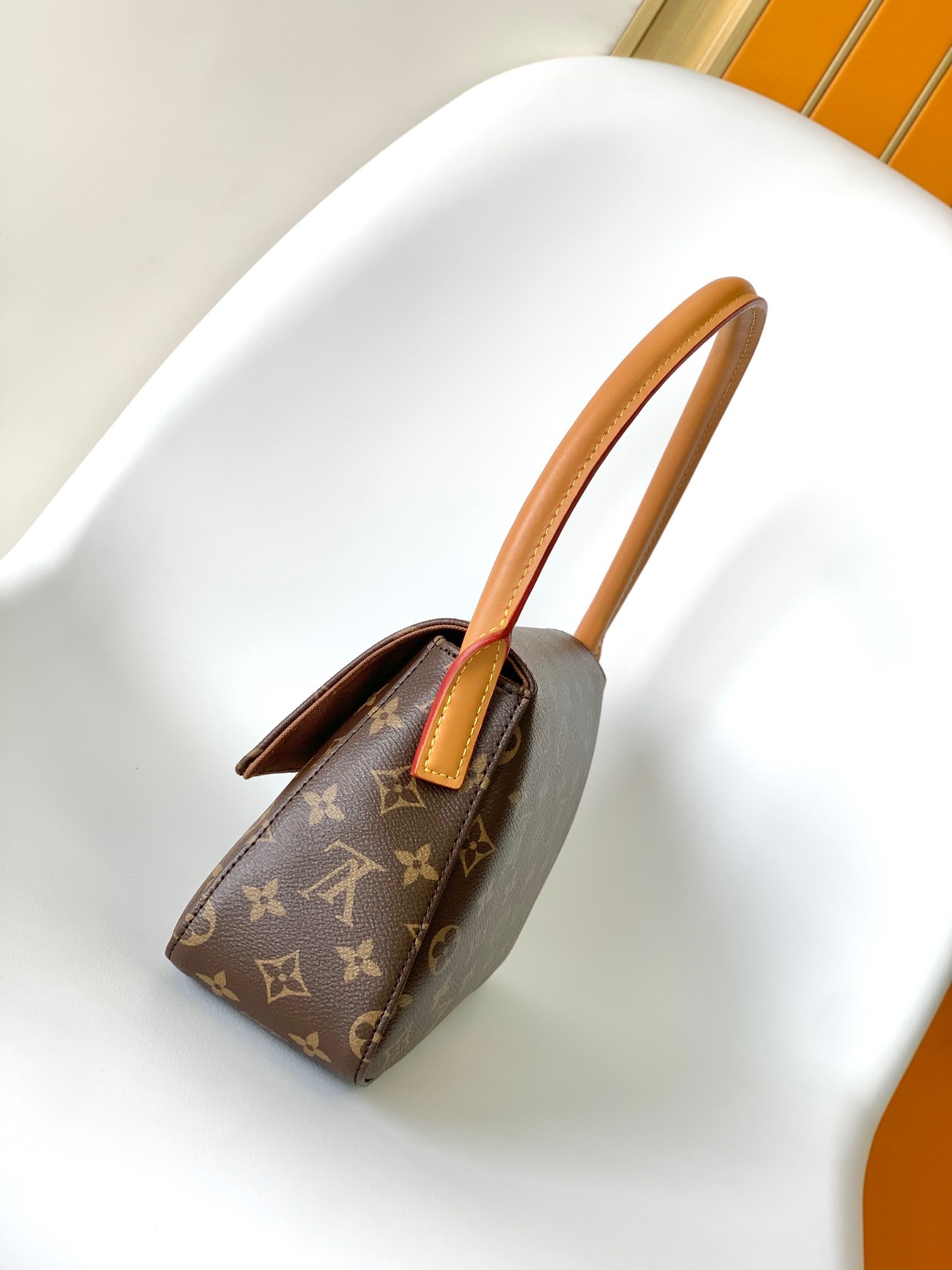 LV Looping Underarm bag M51147 Size：24x21x9cm
