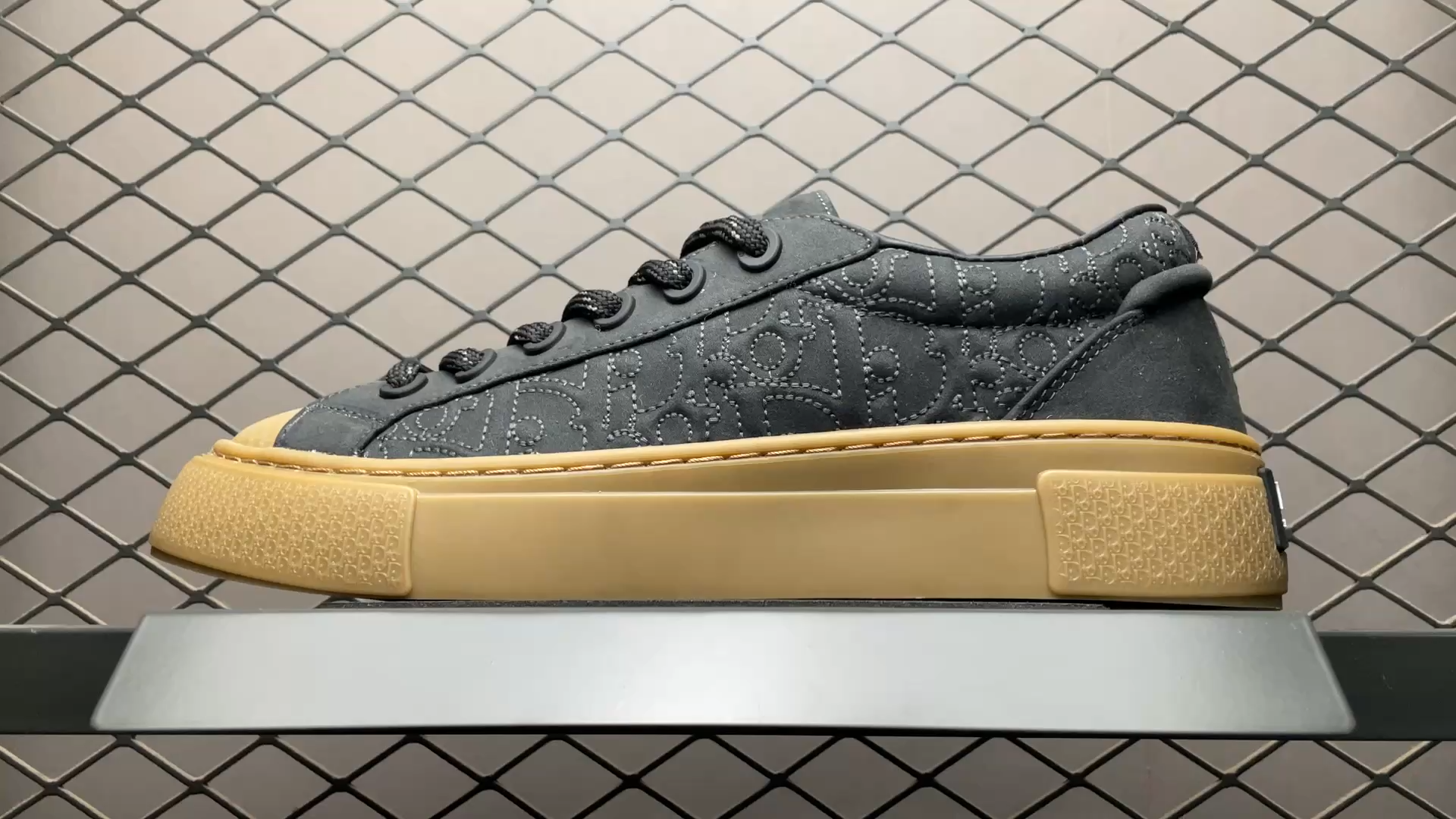 DR B33 Sneaker