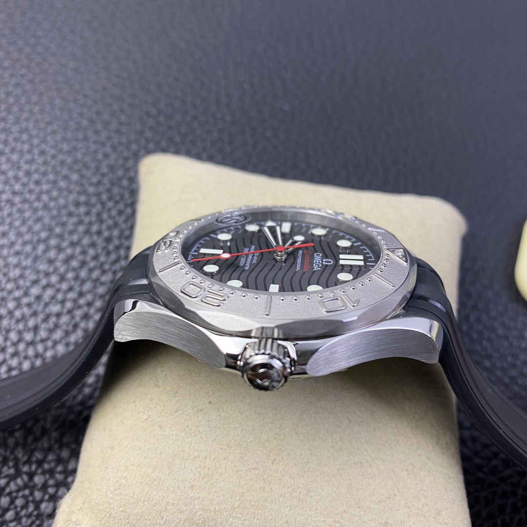 VSF Seamaster 300M Grey Dial Replica – 42mm Stainless Steel Diver Watch