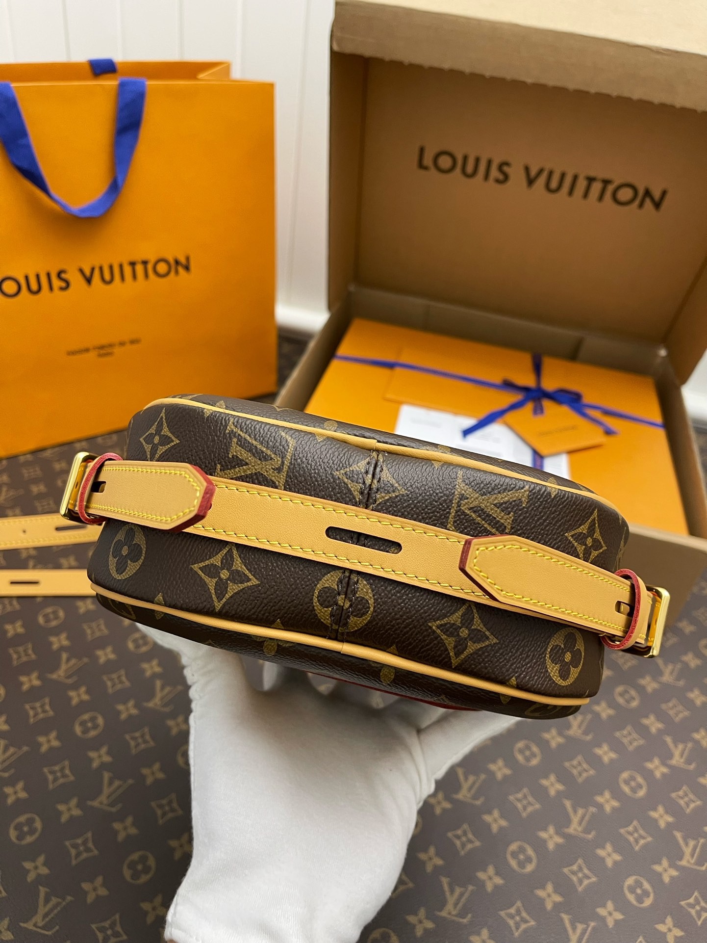 LV BOITE CHAPEAU SOUPLE M45647 20*22.5*8cm