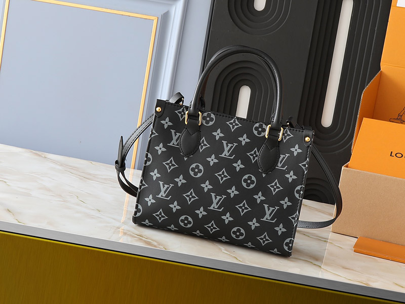 Fashion Big: 13.8″x10.6″x5.5″ Small: 9.8″x7.5″x4.5″ Strap Leather Totebag BB-921549