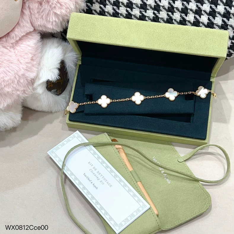 Van Cleef & Arpels 5 motifs Alhambra bracelet