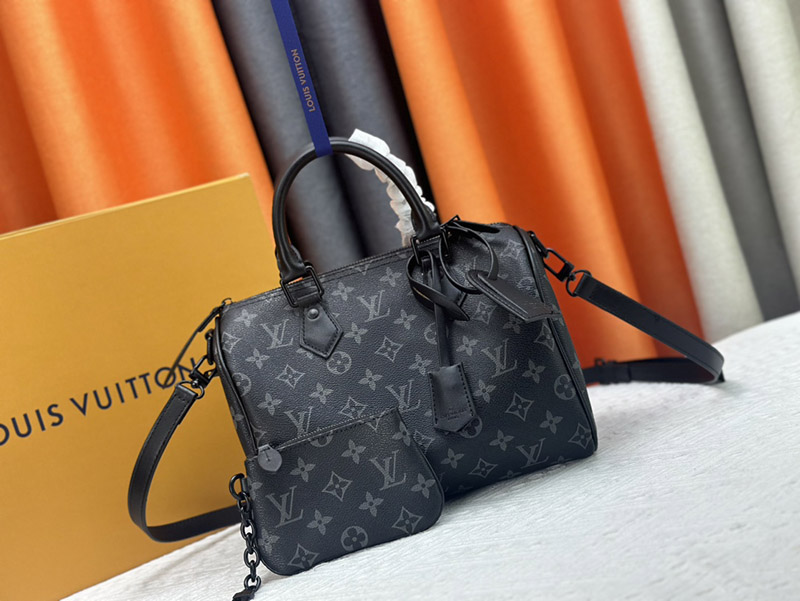 Small: 9.8″x5.9″x5.9″ Medium: 11.8″x9.8″x7.9″ Big: 17.7″x10.2″x9.1″ Black Leather Handbag with small pocket Adjustable Strap BB-921465