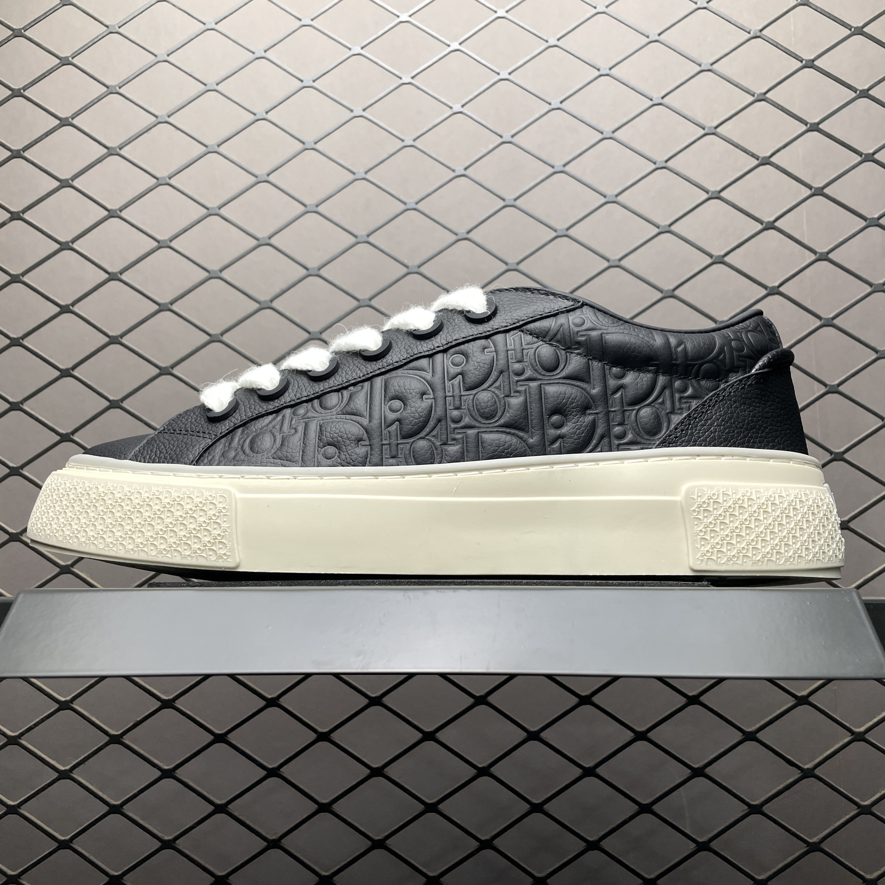 DR B33 Sneaker