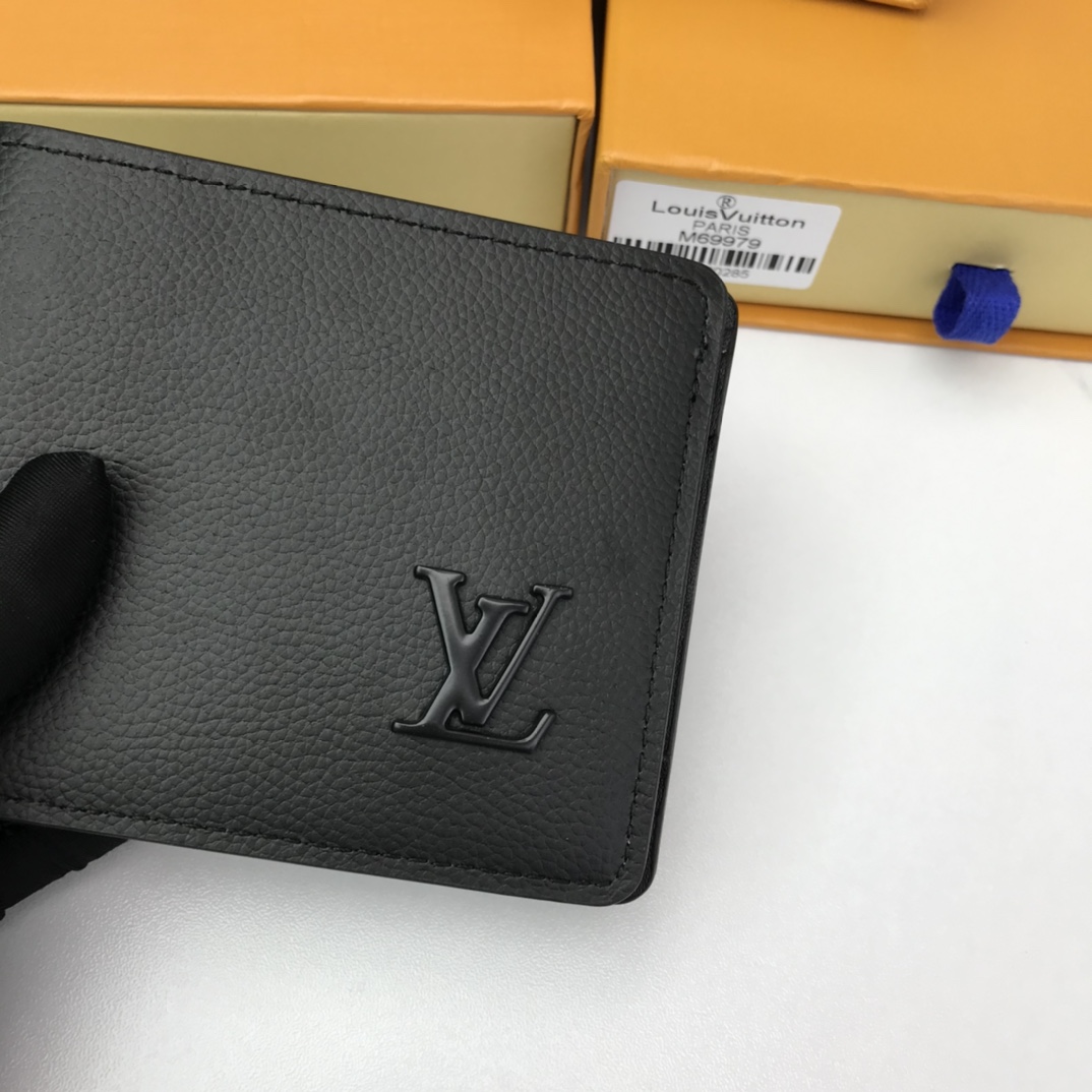 Black wallet 4.3″x3.5″ BB-918000177