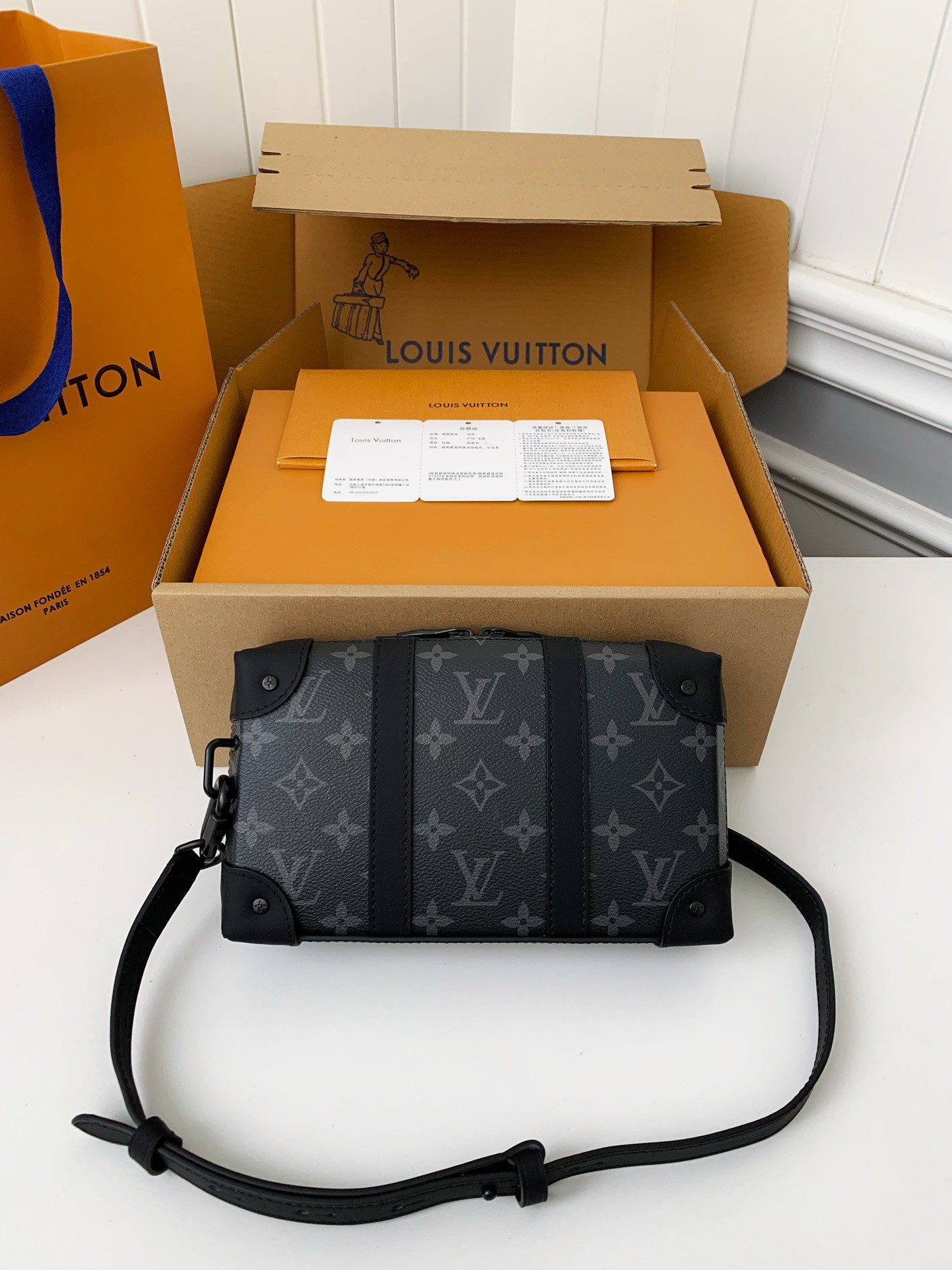 LV's new Sac Plat Horizontal Zippé men's black flower briefcase M45165 Size:  22.5*14*5cm