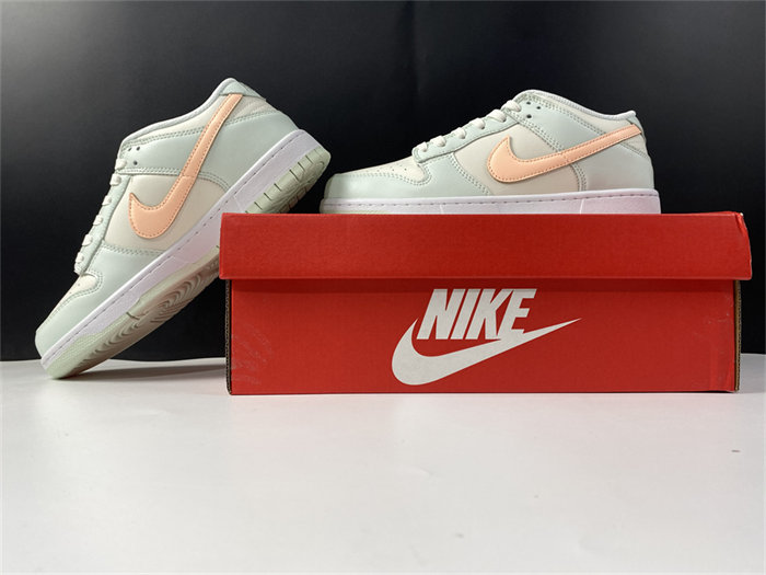NK Dunk Low Barely Green DD1503-104