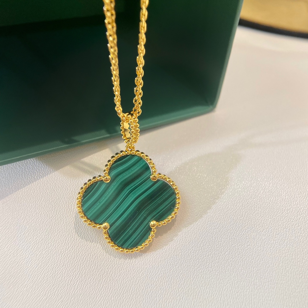 VCA Necklaces Gold Green