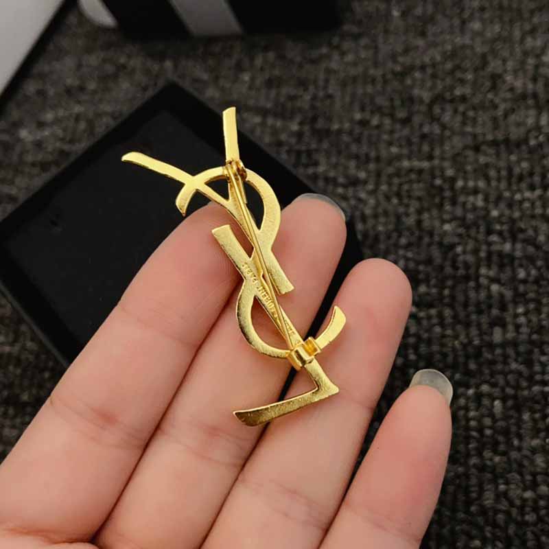 New Golden Letters Brooch QTXZ-9110011
