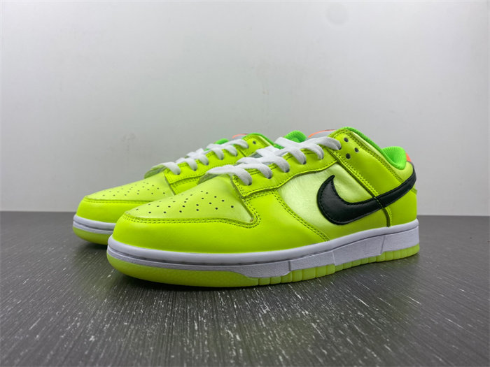 NK Dunk Low “Glow in the Dark” FJ4610-702