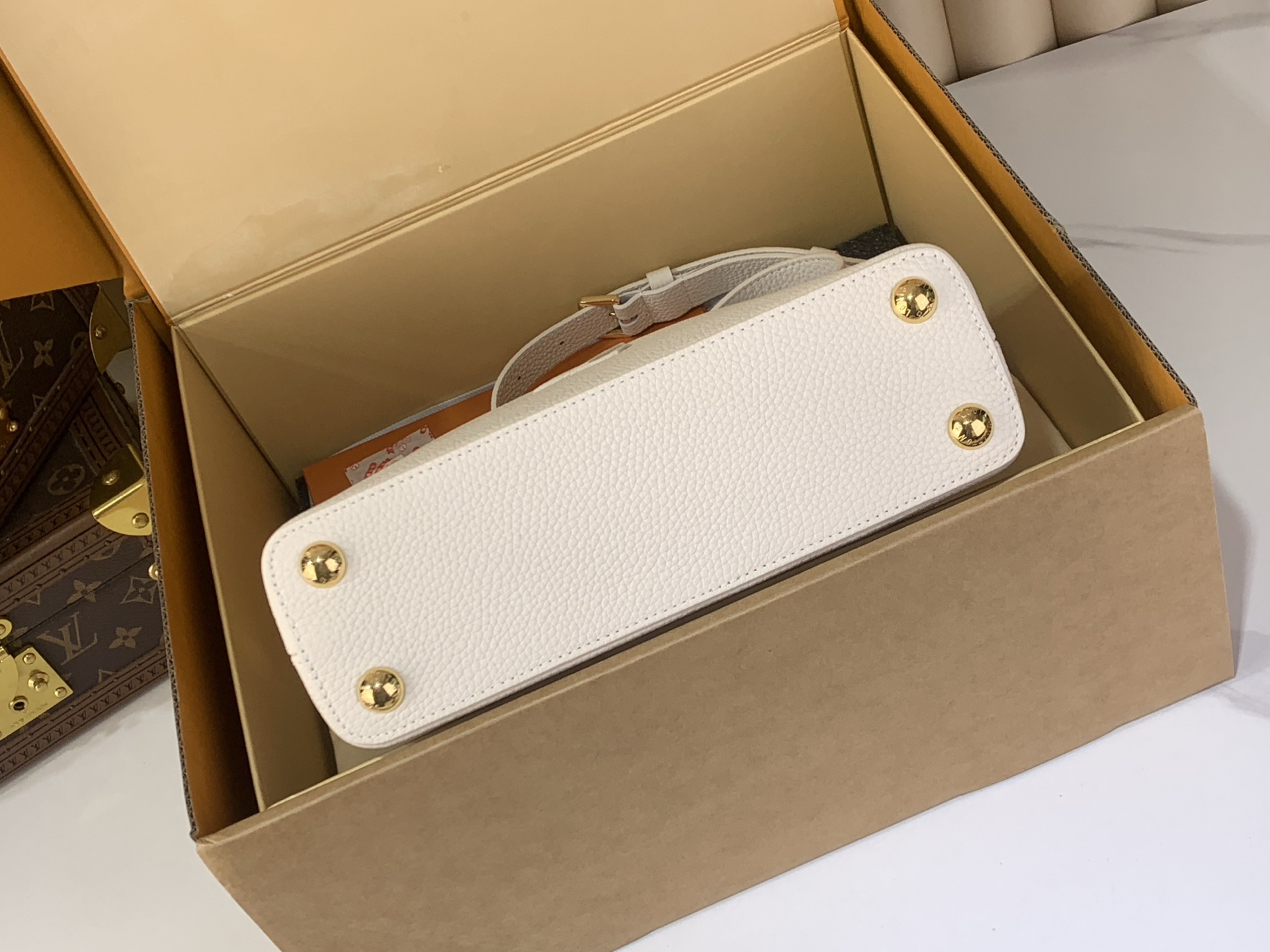 LOUIS VUITTON M26345 Capucines East-West Mini