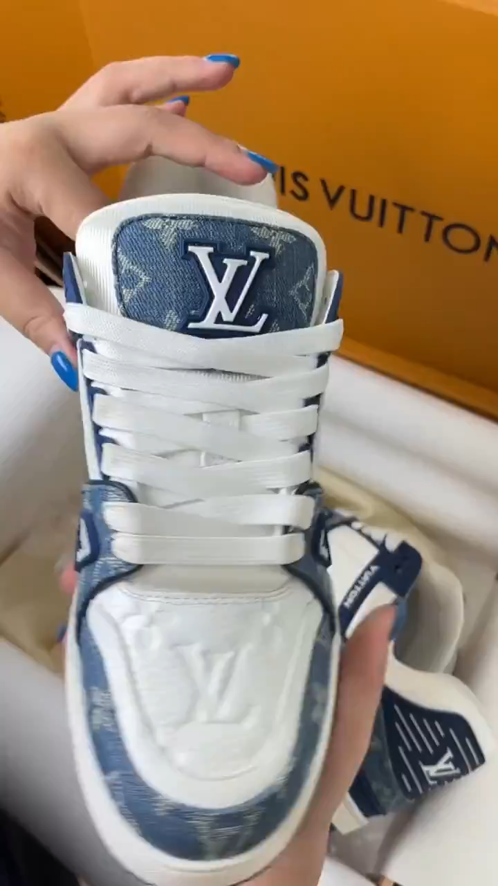 LV  Trainer Sneaker