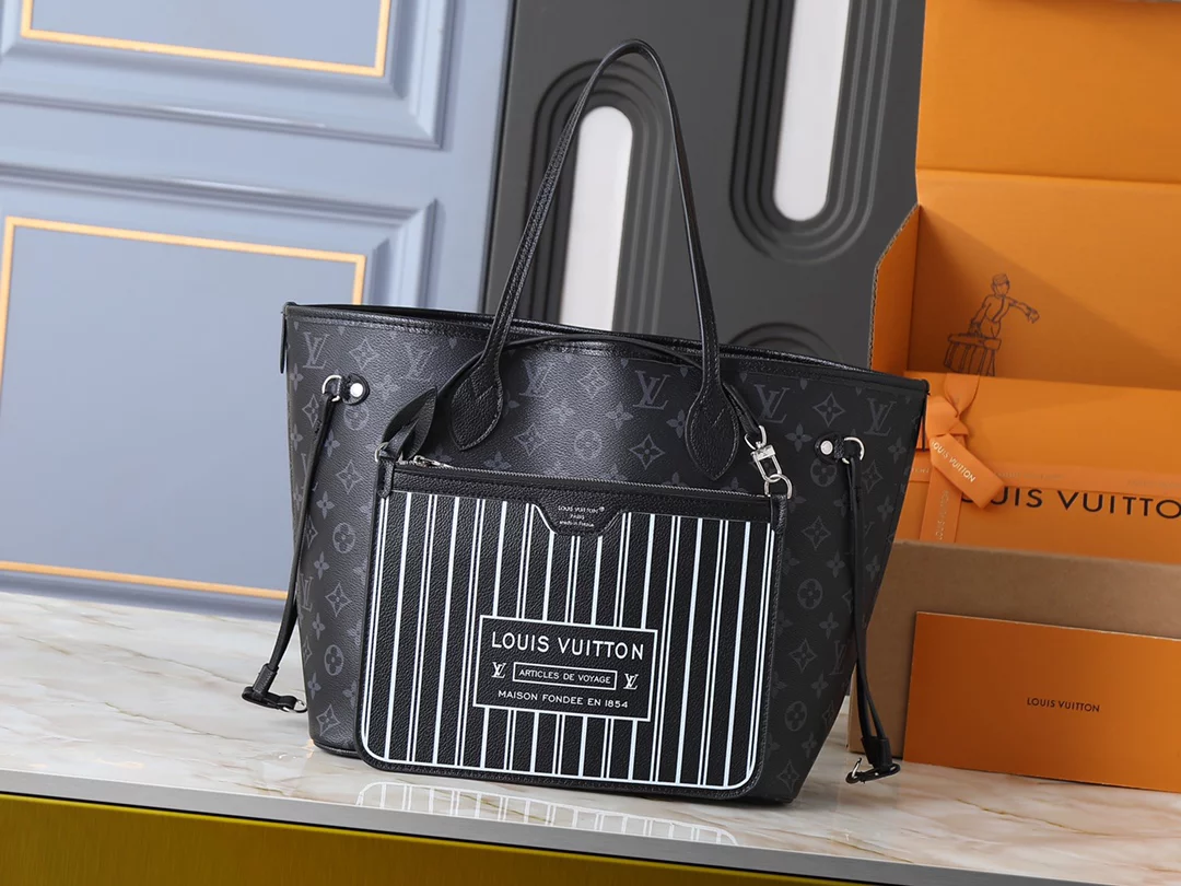 Genuine leather Big:12.2″x11.0″x5.5″ Small:9.8″x6.3″x3.9″ Woman’s Handbag with a small pocket BB-921946