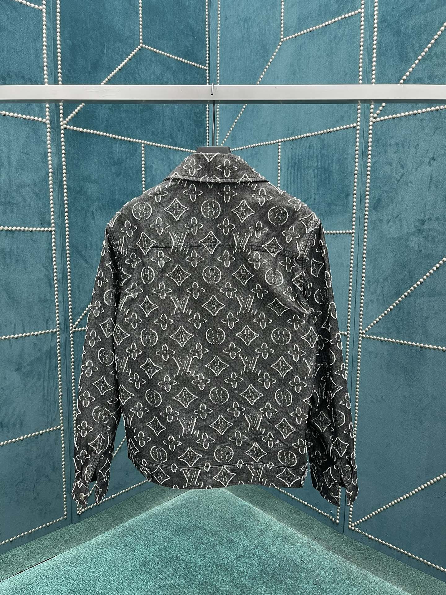 LV  jacket