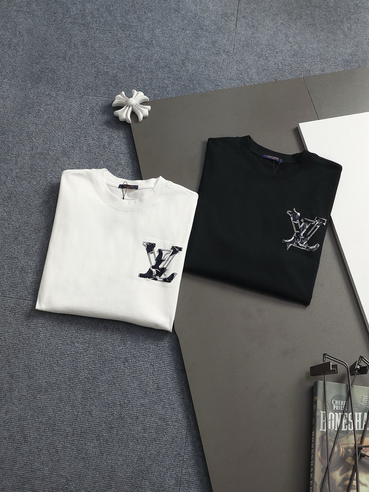 LV T-shirt（Multiple colors）
