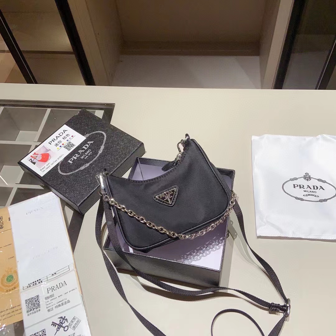 New 5.9″x4.3″x1.6″ mini crossbody bag with chains and strap BB-921217