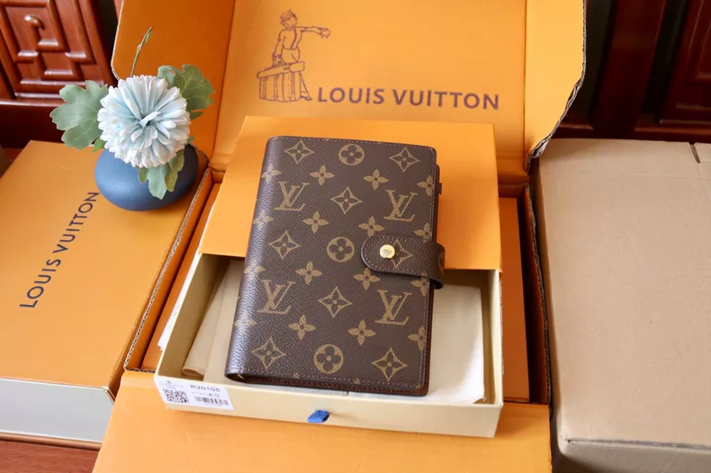 LOUIS VUITTON R20105 Medium Ring Agenda Cover