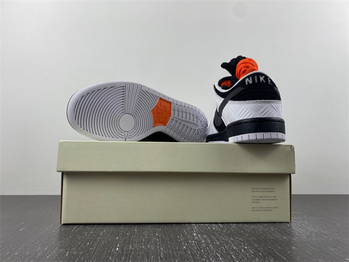 NK SB Dunk Low FD2629-100