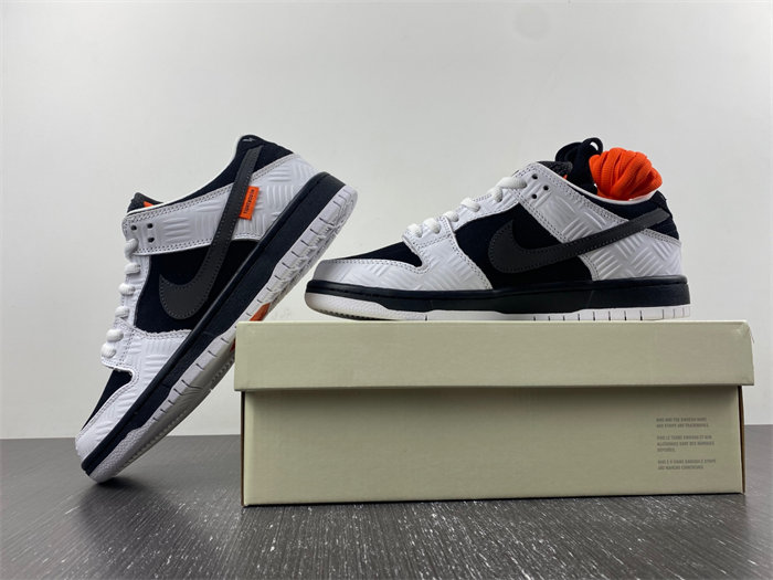 NK SB Dunk Low FD2629-100