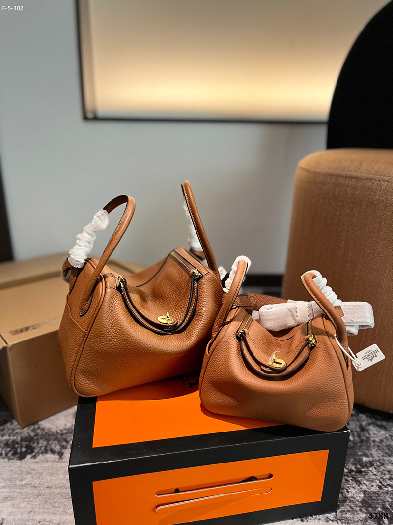 Big:10.2″x6.3″ Small:7.1″x5.1″ leather Woman’s Handbag BB-921048