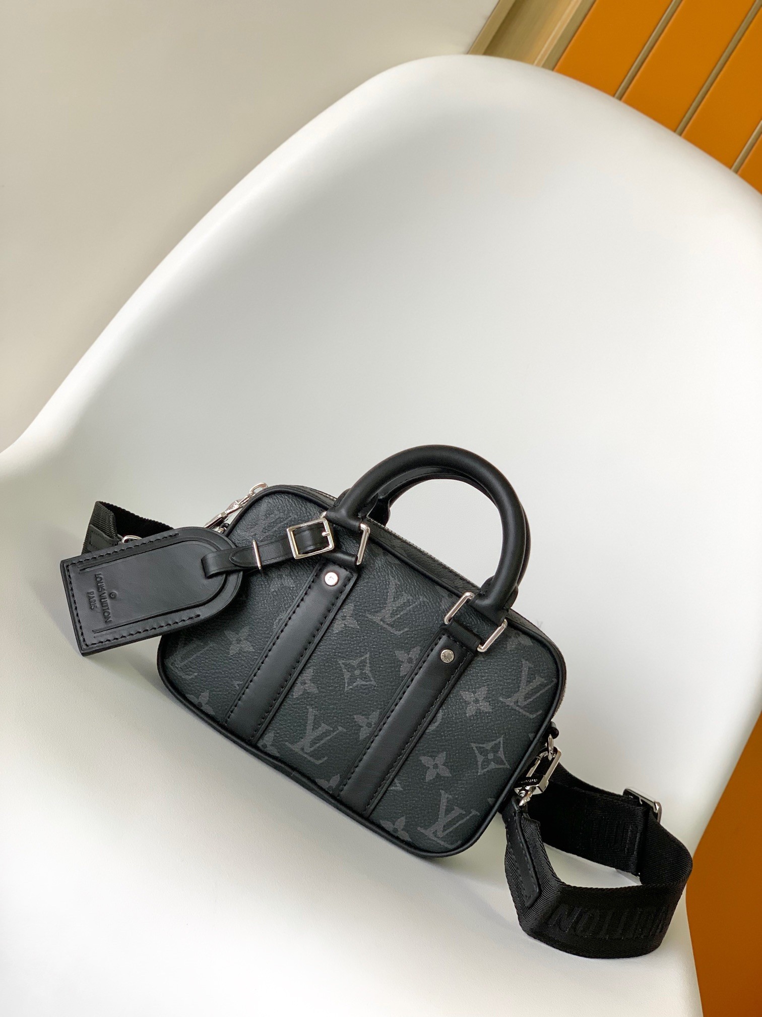 LV Nano Porte Documents Voyage M82770 Size：20x13x5.5cm
