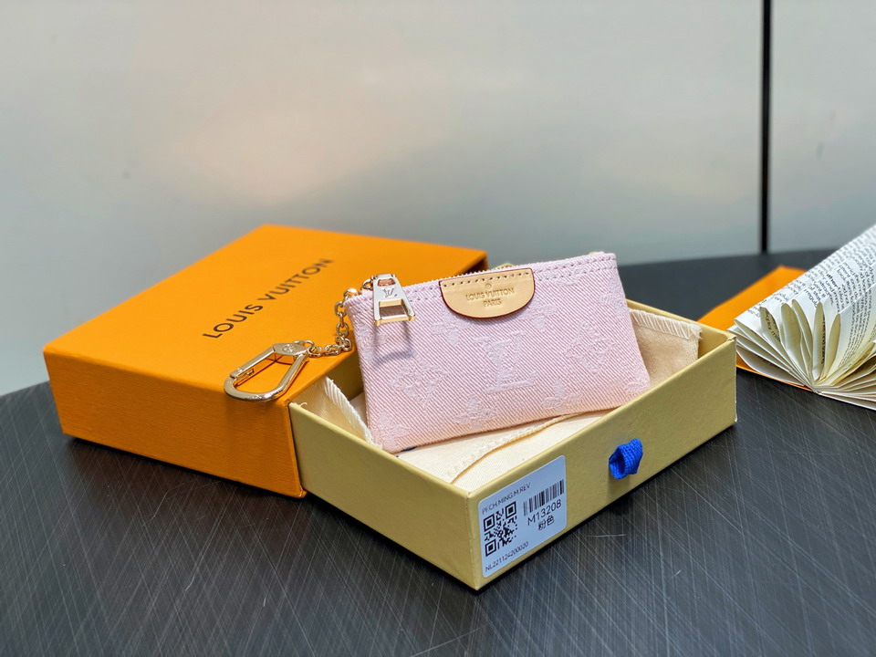 LV CARD HOLDER