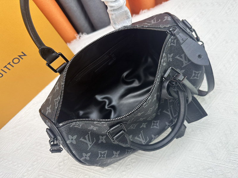 Small: 9.8″x5.9″x5.9″ Medium: 11.8″x9.8″x7.9″ Big: 17.7″x10.2″x9.1″ Black Leather Handbag with small pocket Adjustable Strap BB-921465