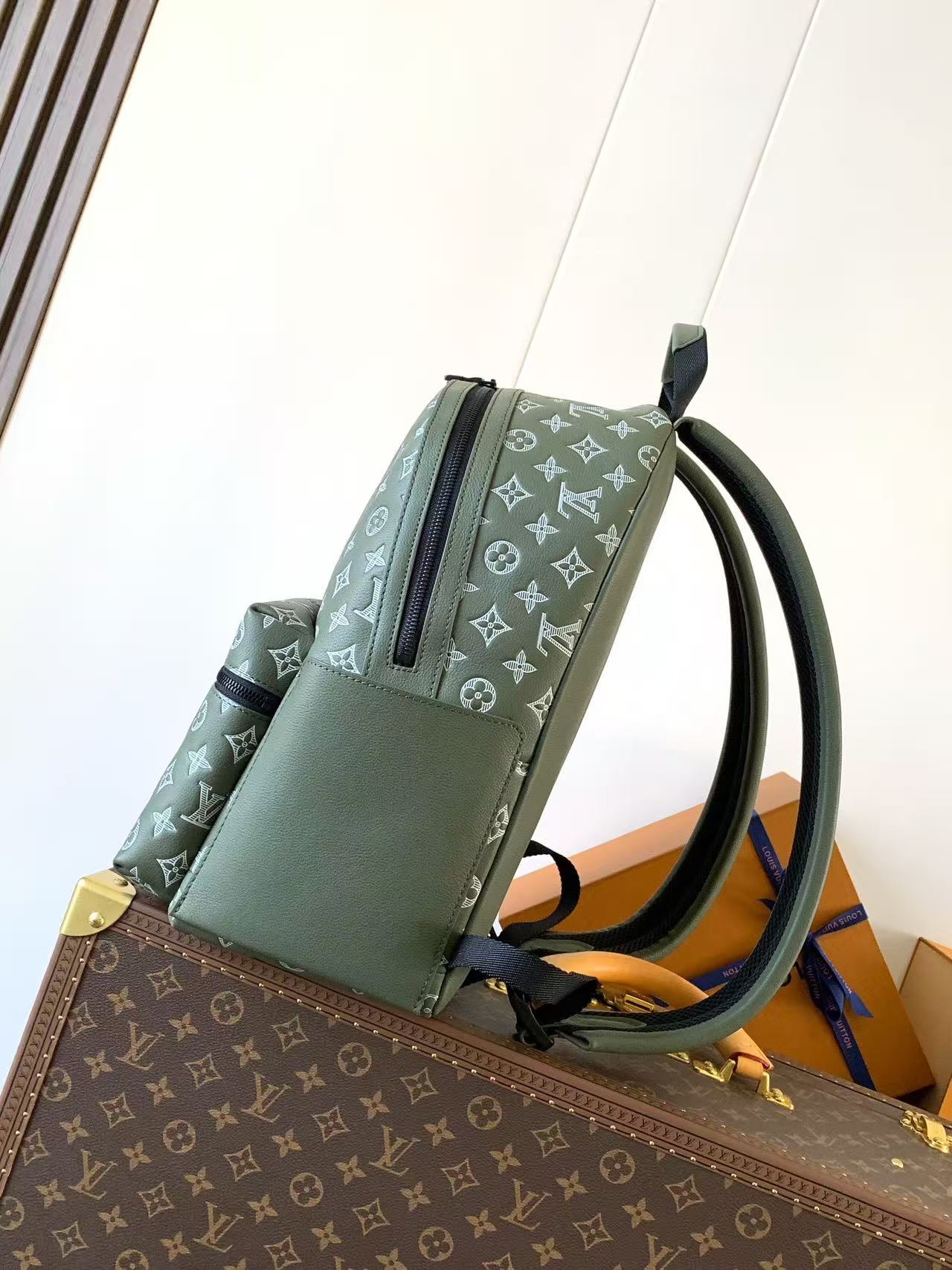 LV DISCOVERY Backpack 29*38*20CM（Multiple colors）