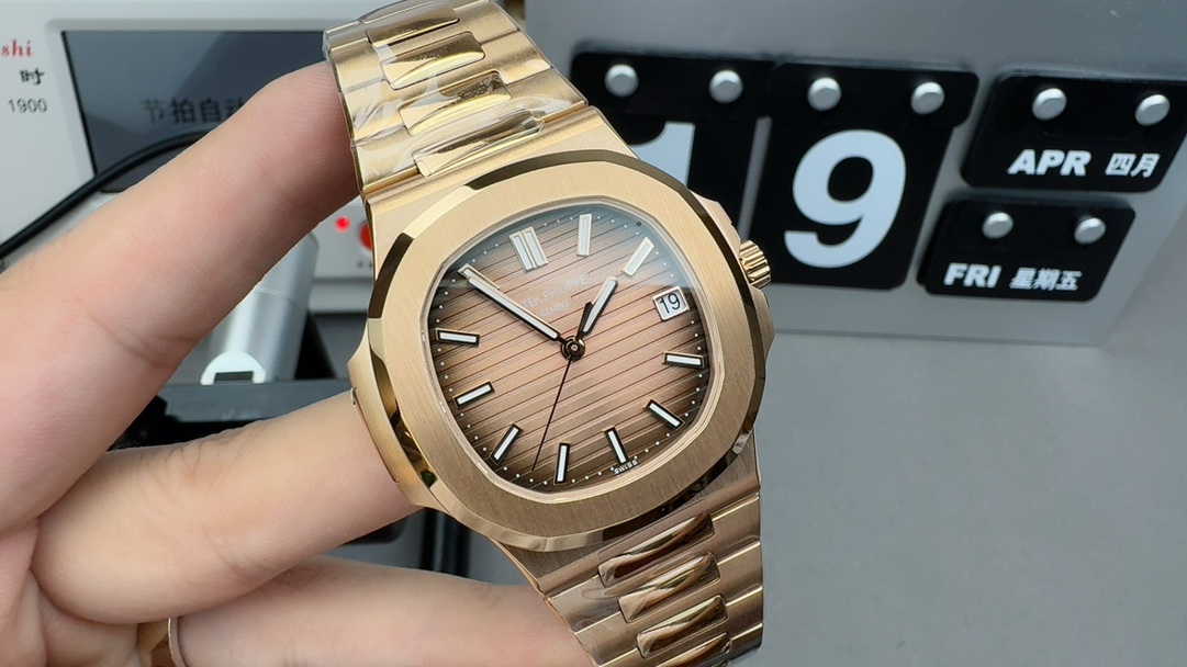 Patek Philippe 5711R Replica – 3K Factory Rose Gold Nautilus with Champagne Gold Dial
