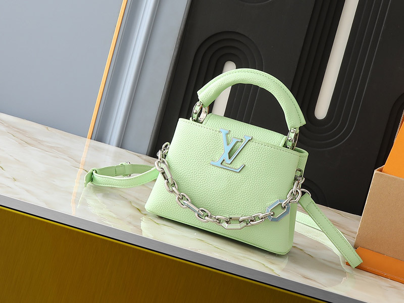 5 Colors Small:8.3″x5.5″x3.1″Big:10.6″x7.1″x3.5″ Leather Enamel Chains Totebag With Adjustable Strap BB-921402