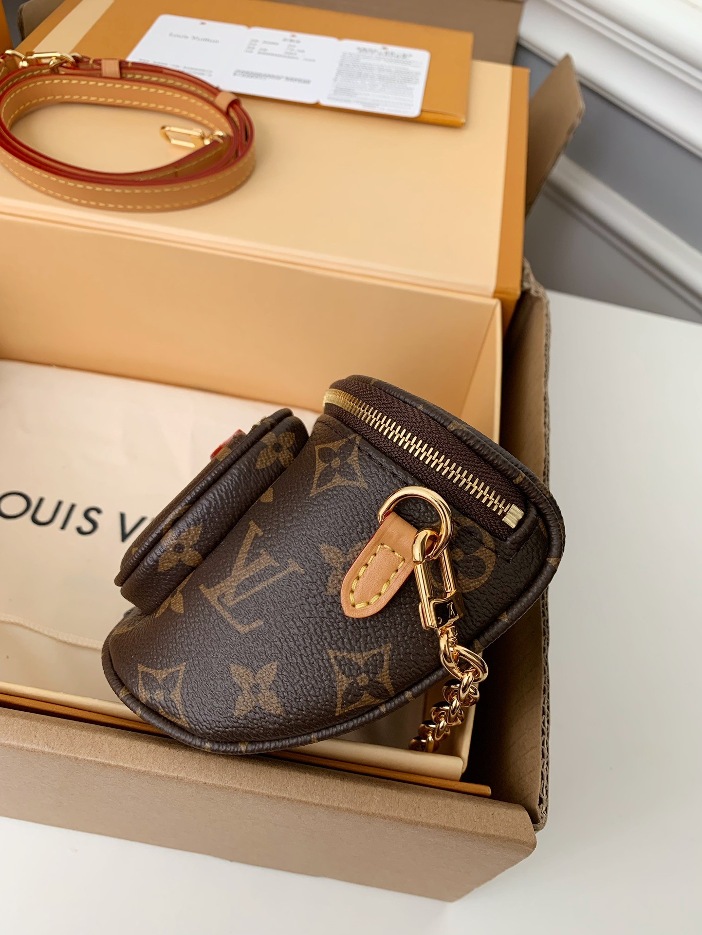 LV  23  Mini Bumbag 17*12*9.5cm