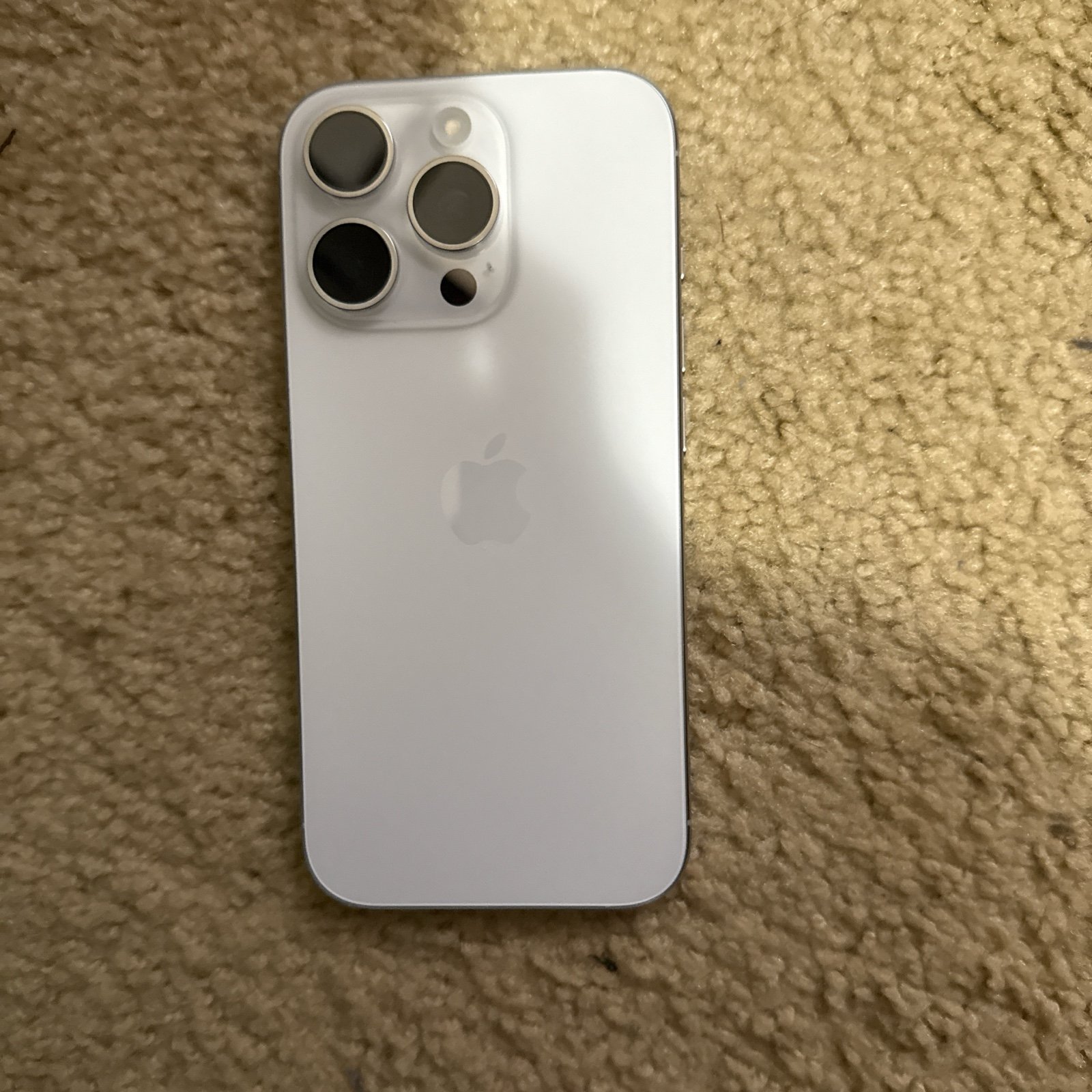 iPhone 16 pro 9Y36